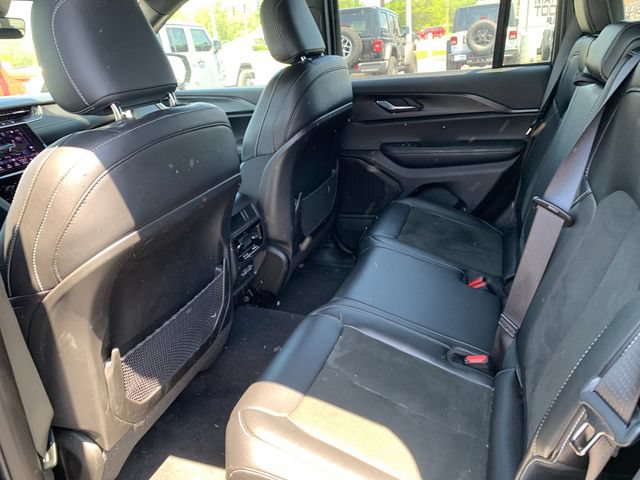 Used 2025 Jeep Grand Cherokee Altitude AWD/4WD image 13