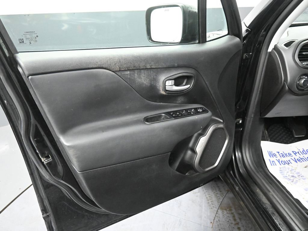 Used 2023 Jeep Renegade Latitude image 26