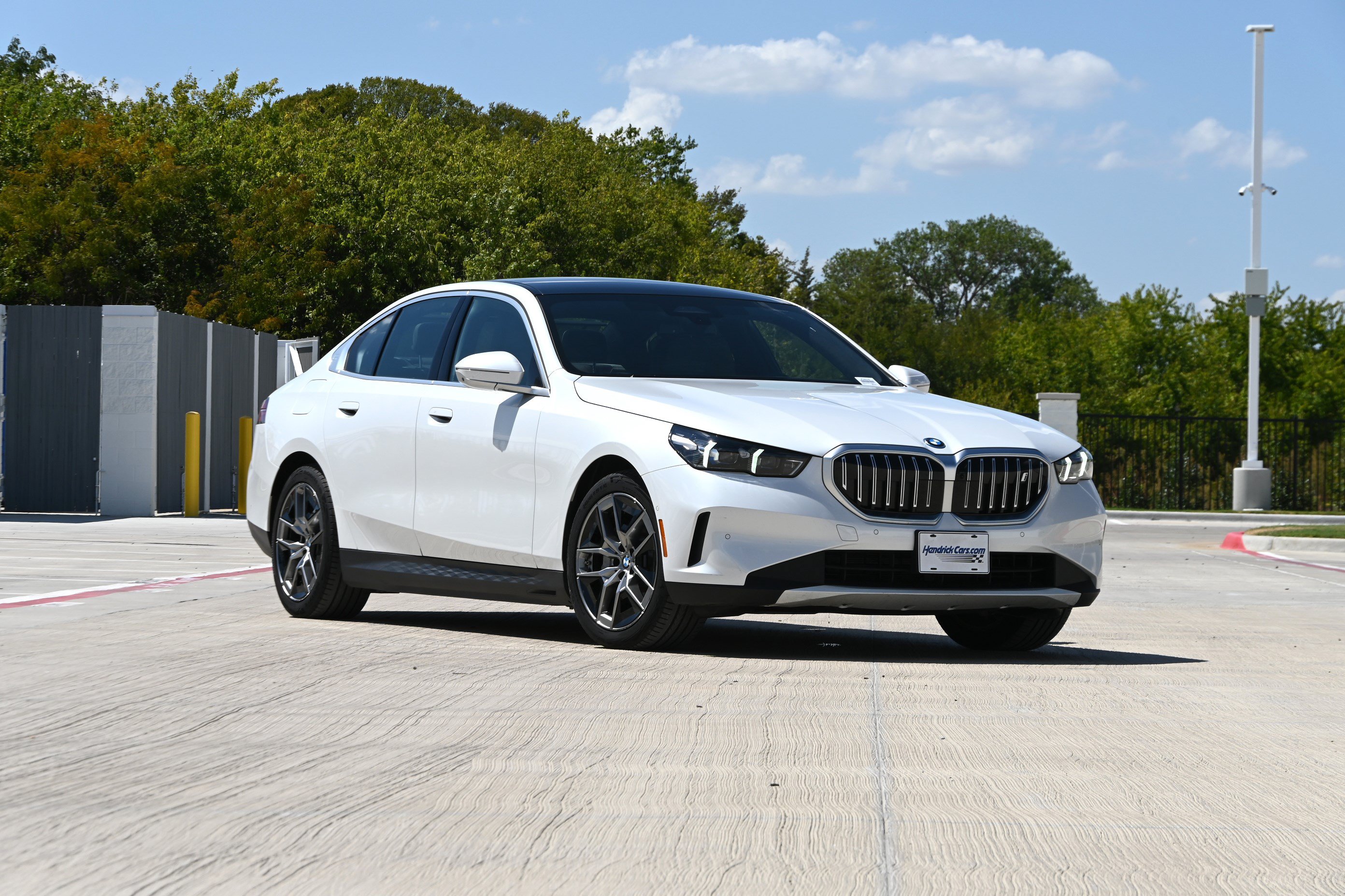 Used 2026 BMW i5 eDrive40 w/ Executive Package AWD/4WD image 2