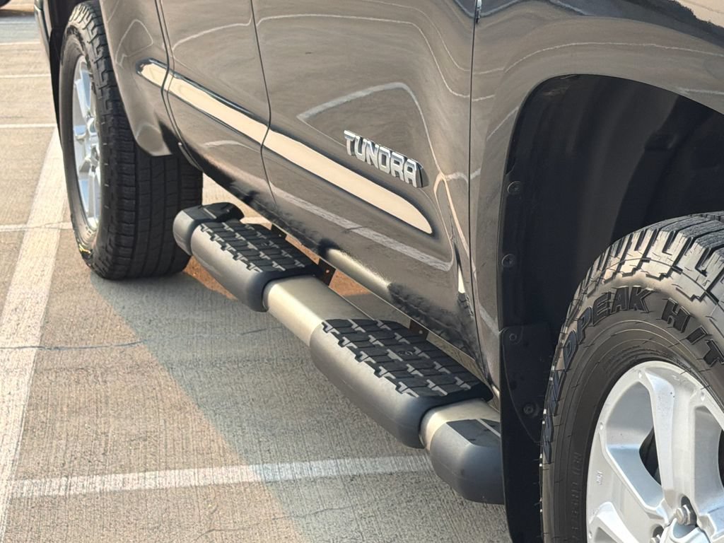 Used 2020 Toyota Tundra SR5 w/ SR5 Convenience Package AWD/4WD image 7