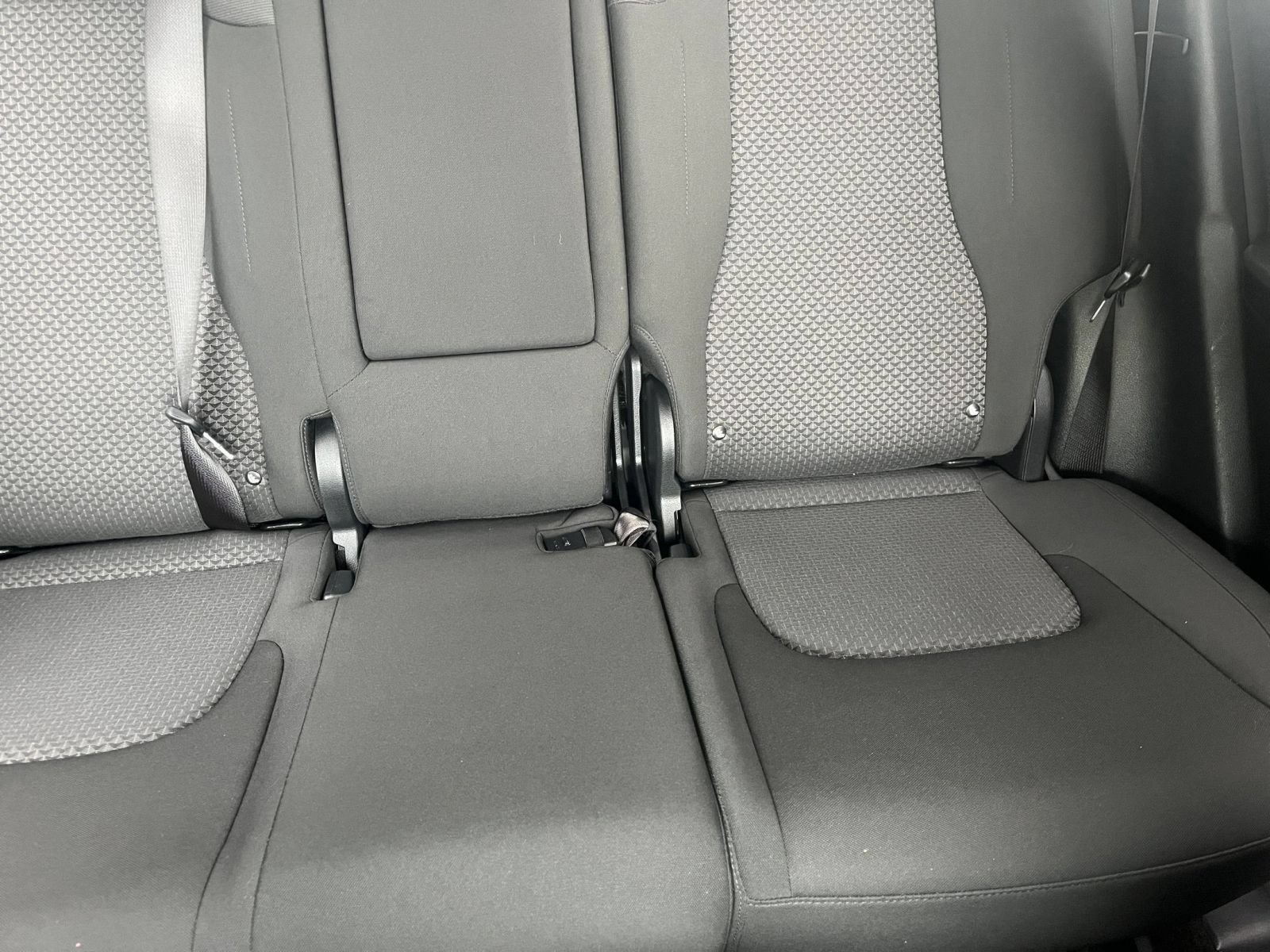 Used 2025 Kia Sportage LX FWD image 37