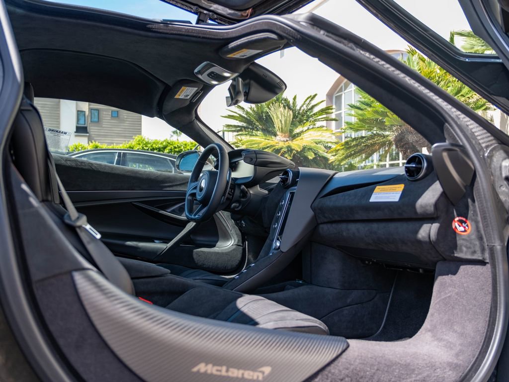 New 2026 McLaren 750S RWD image 9