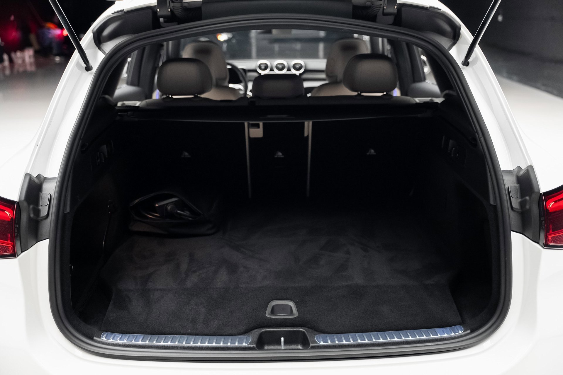 Used 2025 Mercedes-Benz GLC 350e 4MATIC image 70