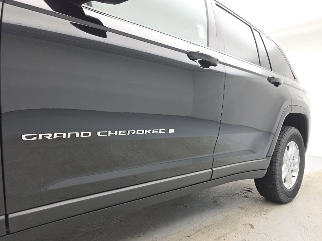 Used 2023 Jeep Grand Cherokee Laredo image 50