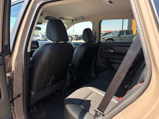 Used 2025 Nissan Rogue SV image 23