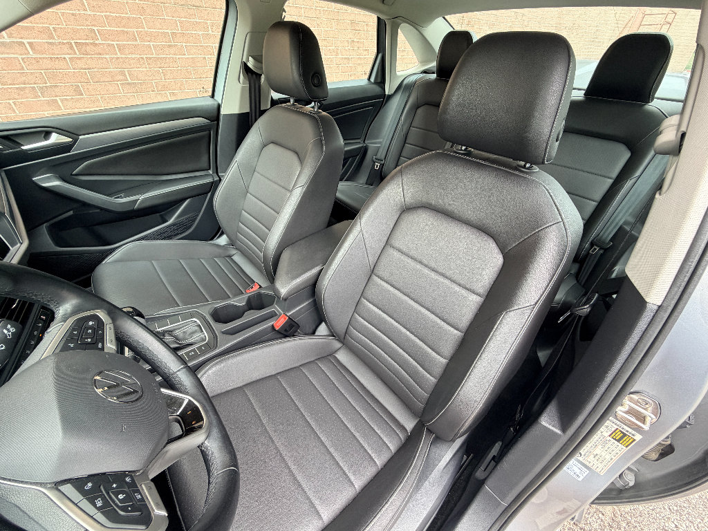Used 2024 Volkswagen Jetta SE FWD image 13