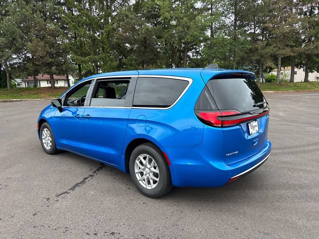 New 2027 Chrysler Pacifica Select w/ Family Tech Group FWD image 4