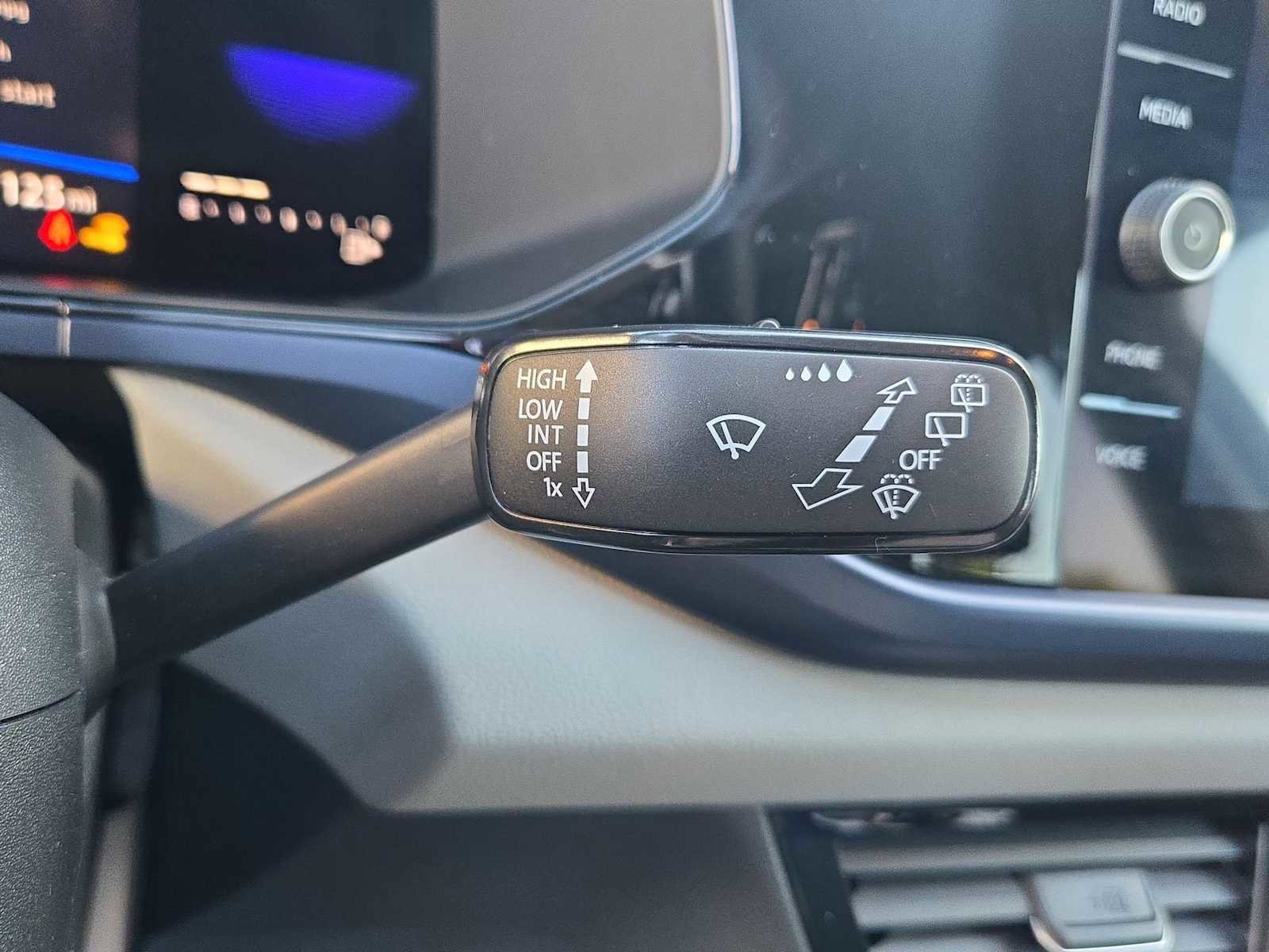 Used 2023 Volkswagen Taos SE image 32