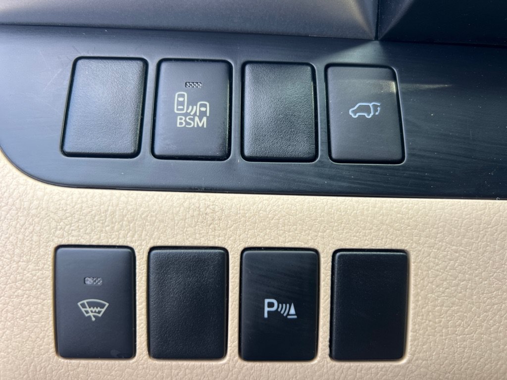Used 2014 Toyota Highlander Limited AWD/4WD image 29