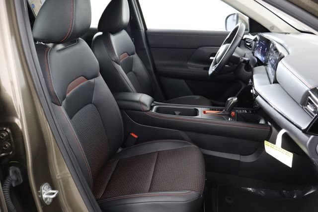 Used 2025 Nissan Kicks SR FWD image 9