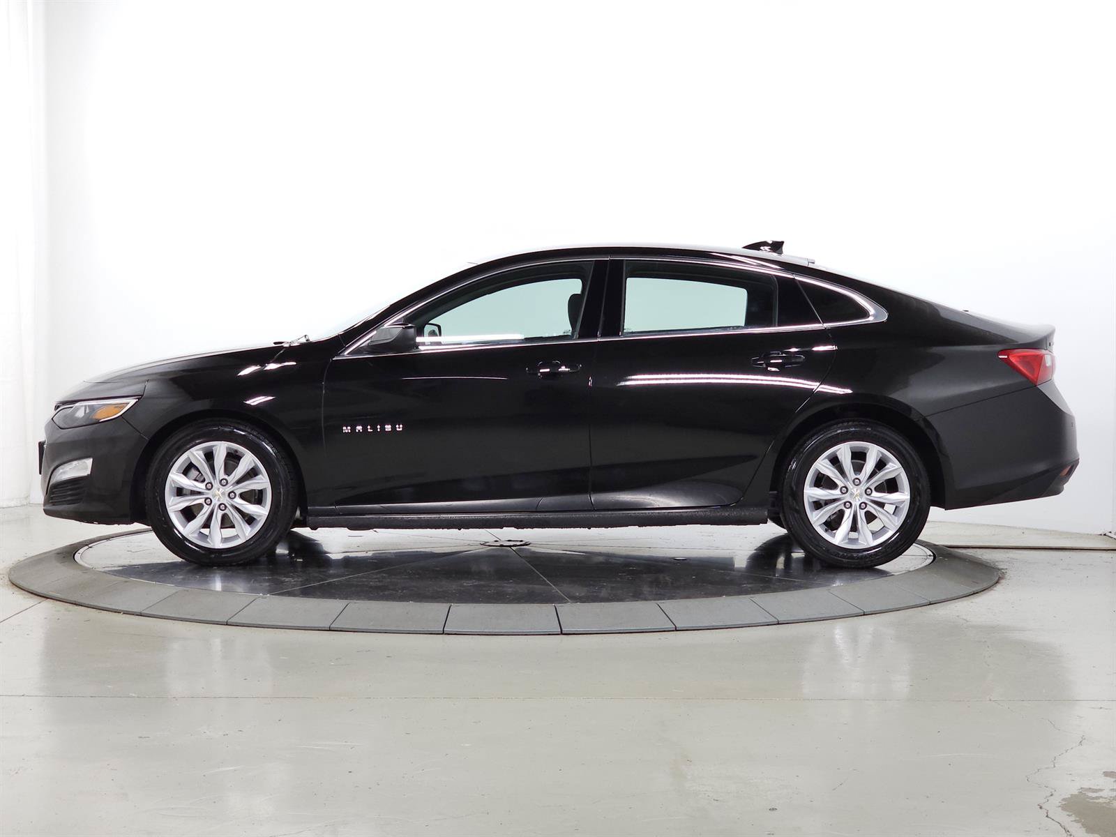 Used 2024 Chevrolet Malibu LT FWD image 4