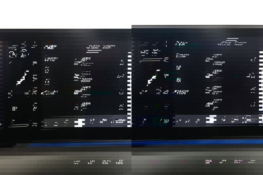 Used 2024 Kia EV9 Land image 18