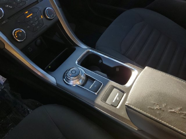 Used 2018 Ford Fusion SE FWD image 24