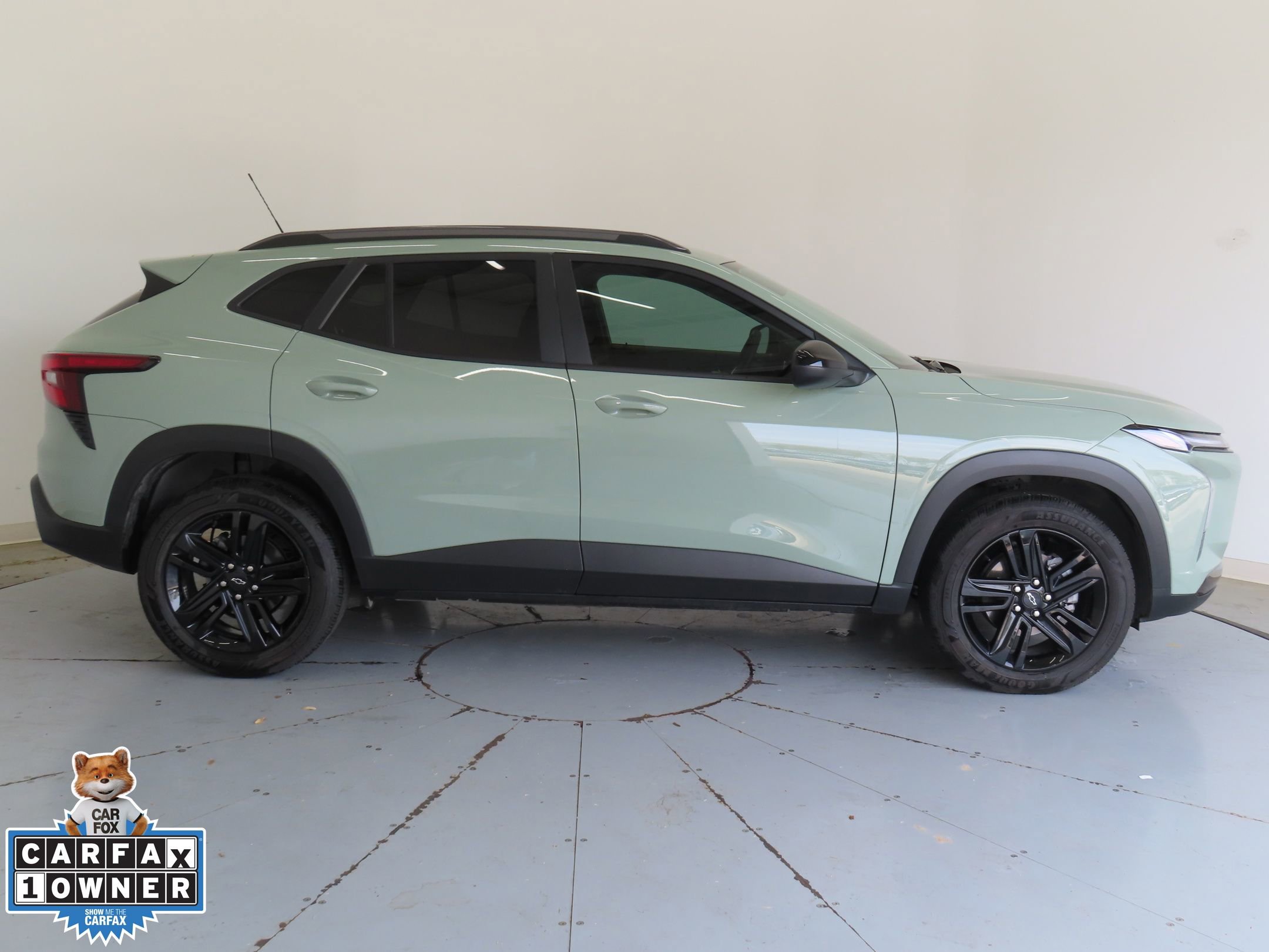 Used 2025 Chevrolet Trax ACTIV w/ Sunroof Package image 2