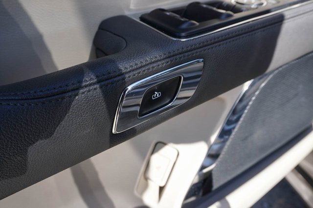 Used 2019 Lincoln Continental Select image 10