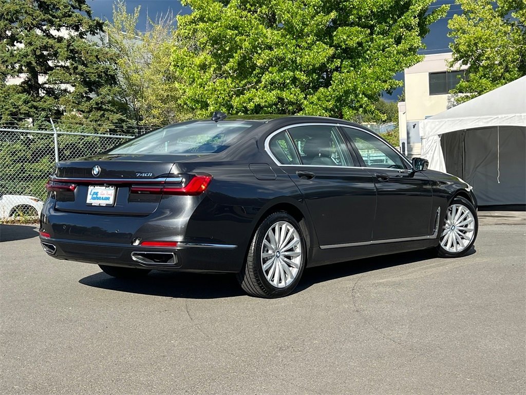 Used 2022 BMW 740i image 4