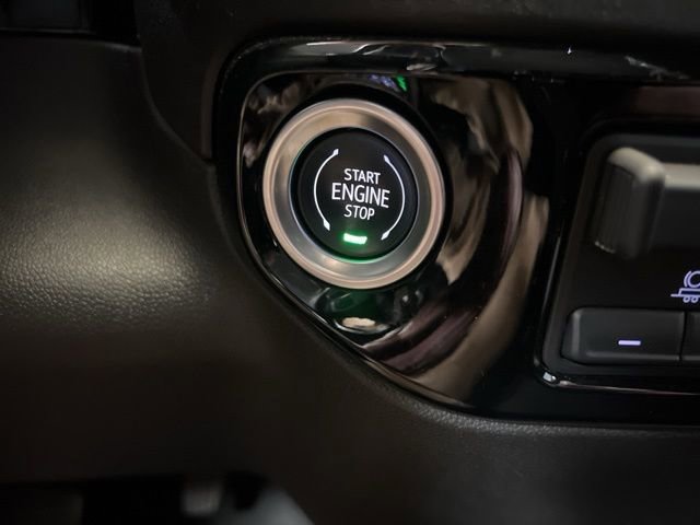 Used 2025 Chevrolet Silverado 2500 LT w/ Convenience Package image 43