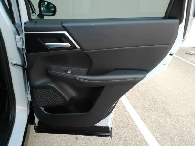 Used 2024 Mitsubishi Outlander FWD image 24