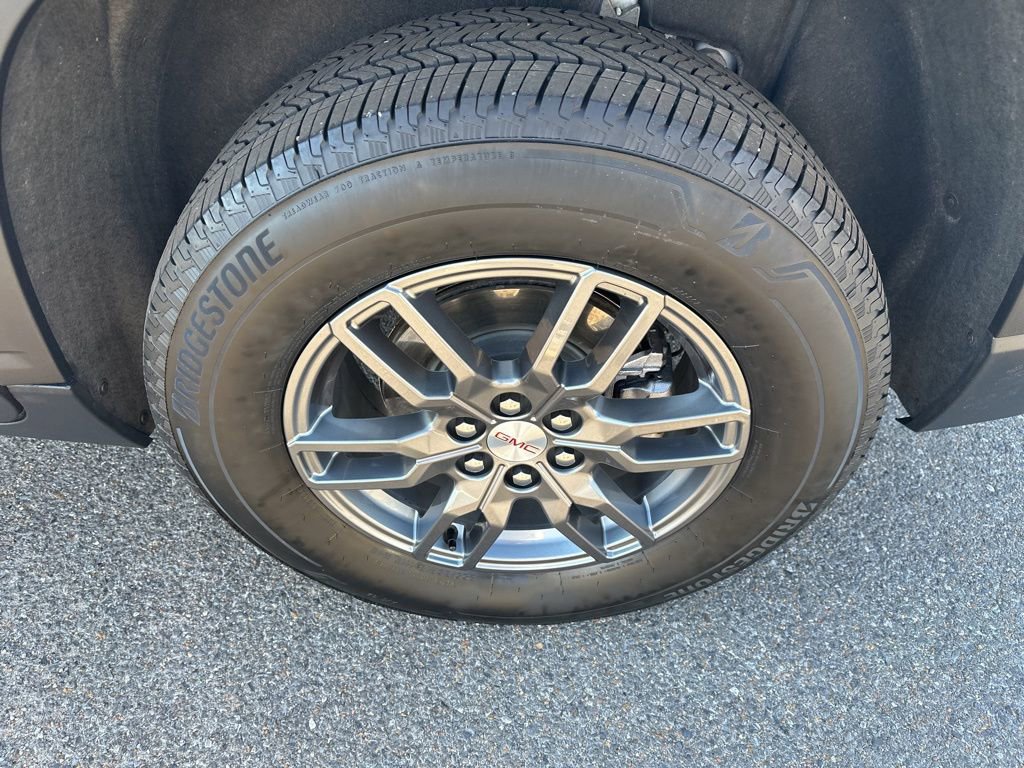 Used 2025 GMC Acadia Elevation image 10