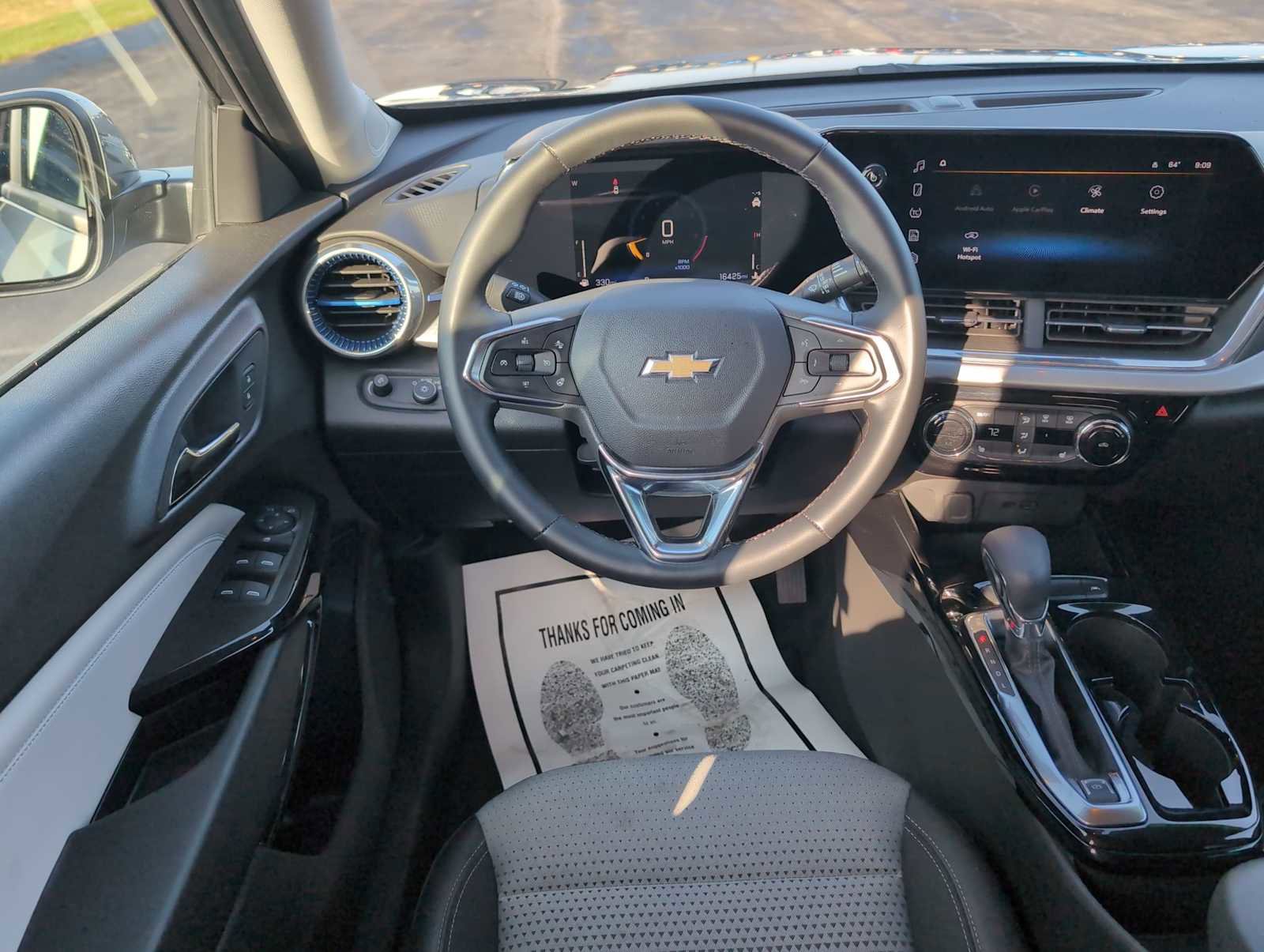 Used 2025 Chevrolet Trax LT w/ LT Convenience Package image 10