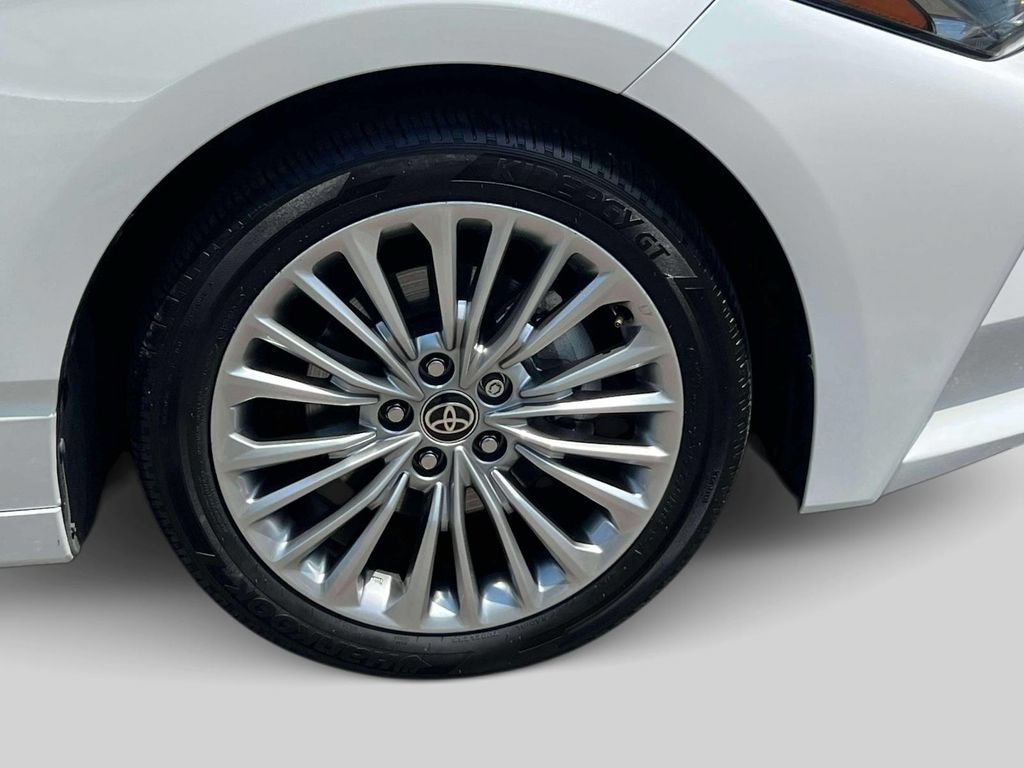 Used 2022 Toyota Avalon Limited w/ Advanced Safety Package FWD image 9