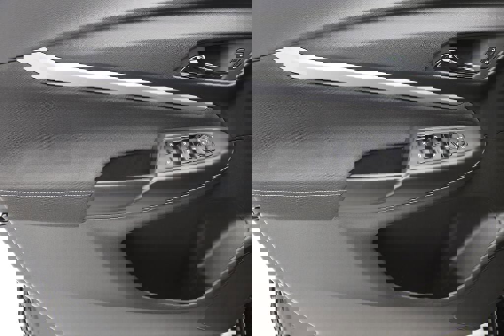 Used 2023 Chevrolet Bolt EUV LT w/ Comfort Package image 14