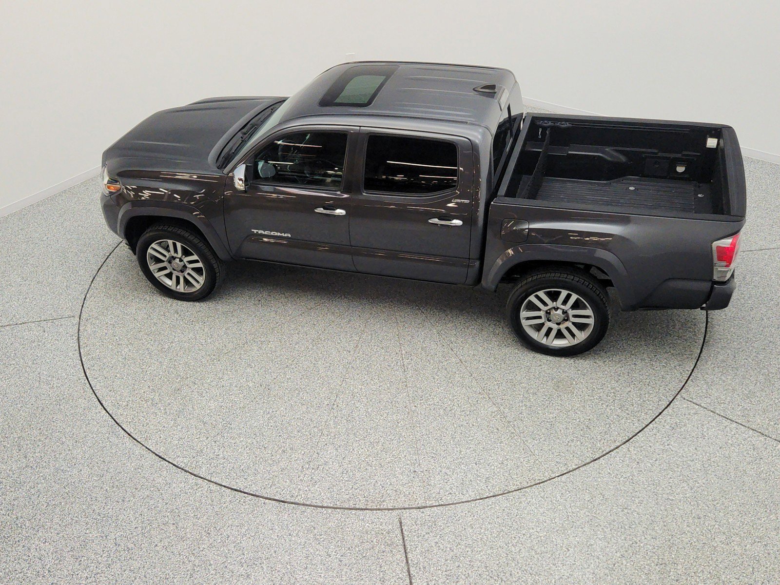 Used 2019 Toyota Tacoma Limited AWD/4WD image 30
