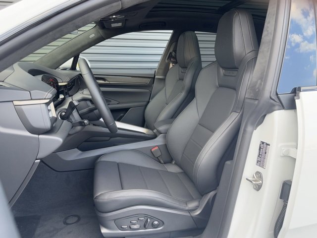 New 2025 Porsche Macan Turbo Electric image 5