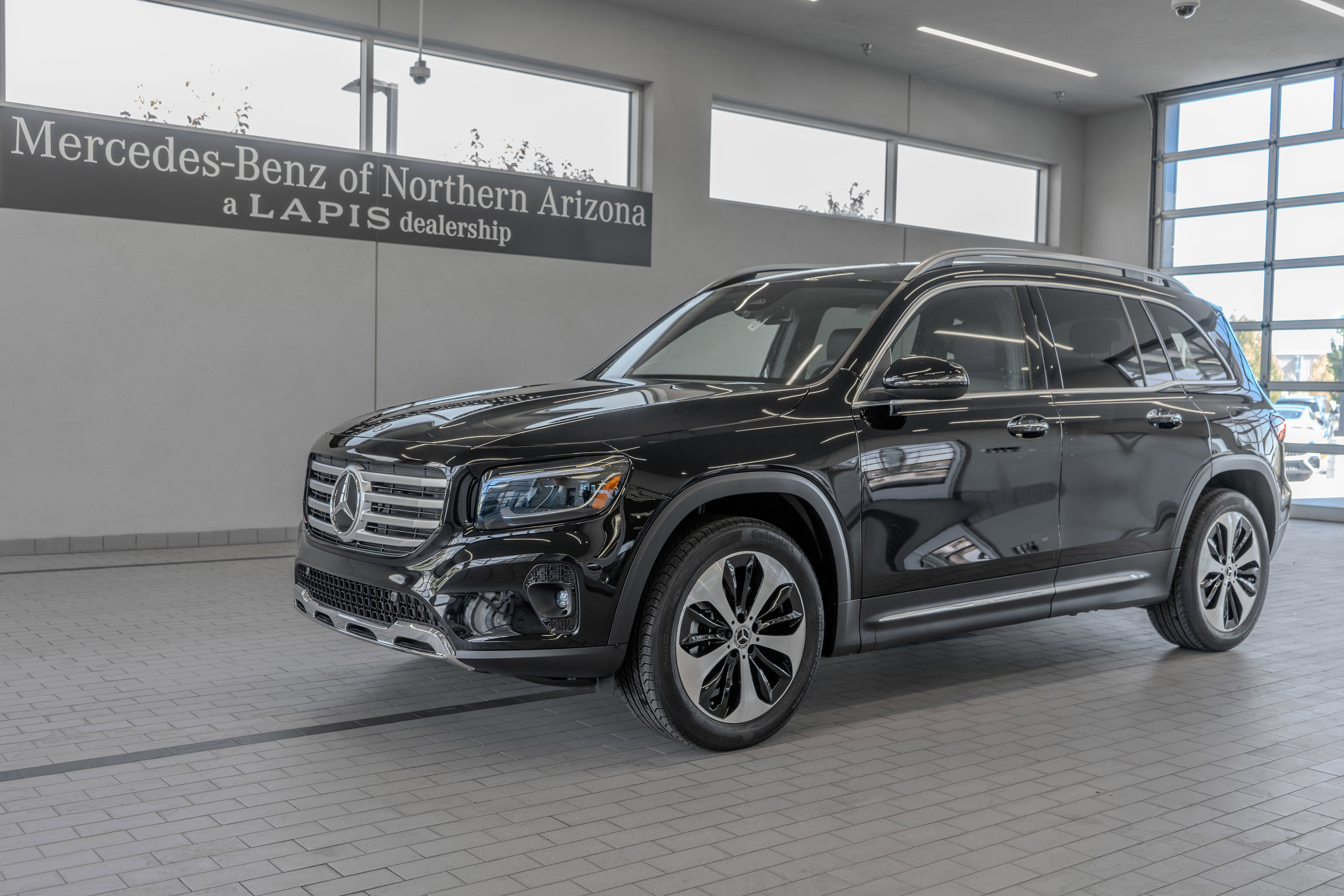 Used 2025 Mercedes-Benz GLB 250 image 3