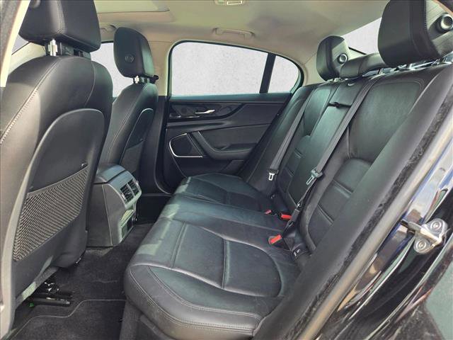 Used 2020 Jaguar XE S RWD image 17