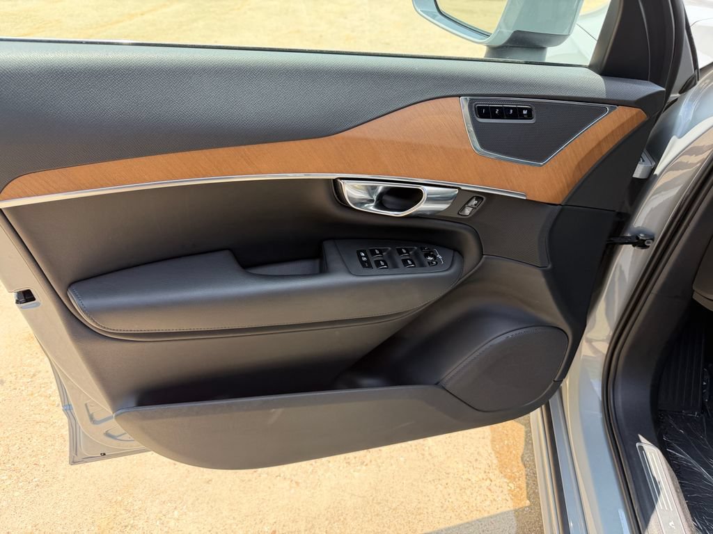 Certified 2025 Volvo XC90 T8 Plus w/ Protection Package Premier AWD/4WD image 9