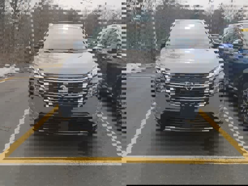 Used 2024 Nissan Rogue Platinum image 3