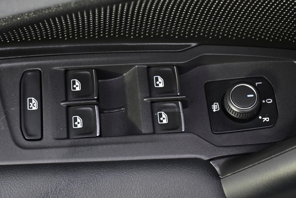 Used 2026 Volkswagen Tiguan SE AWD/4WD image 23