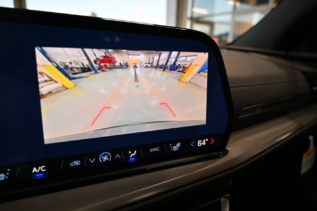 New 2027 Chevrolet Traverse LT w/ LPO, Floor Liner Package FWD image 18