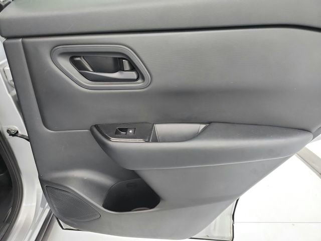 Used 2025 Nissan Rogue S image 42