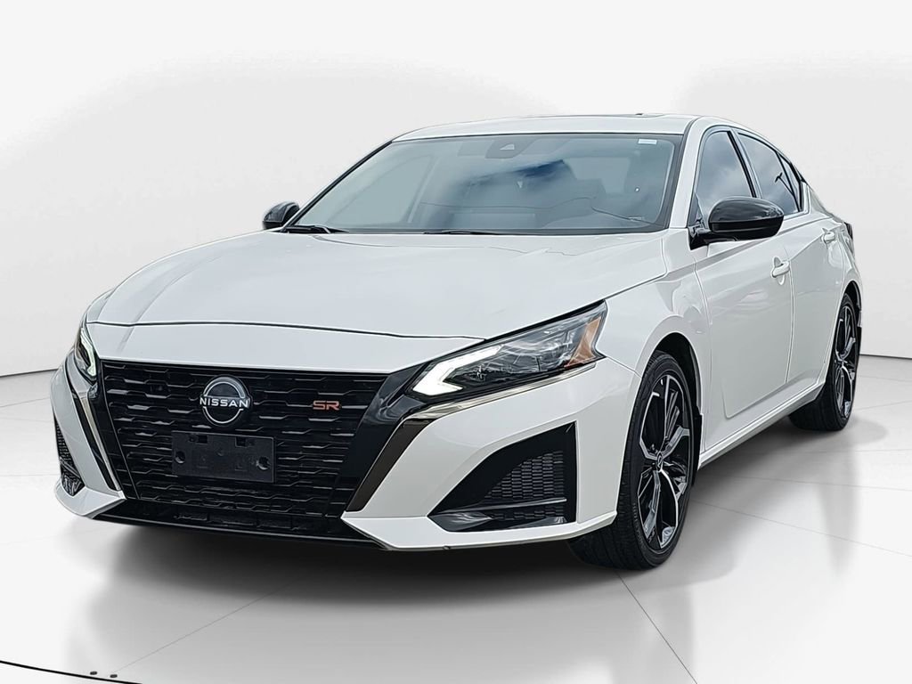 Used 2024 Nissan Altima 2.5 SR w/ SR Premium Package image 10