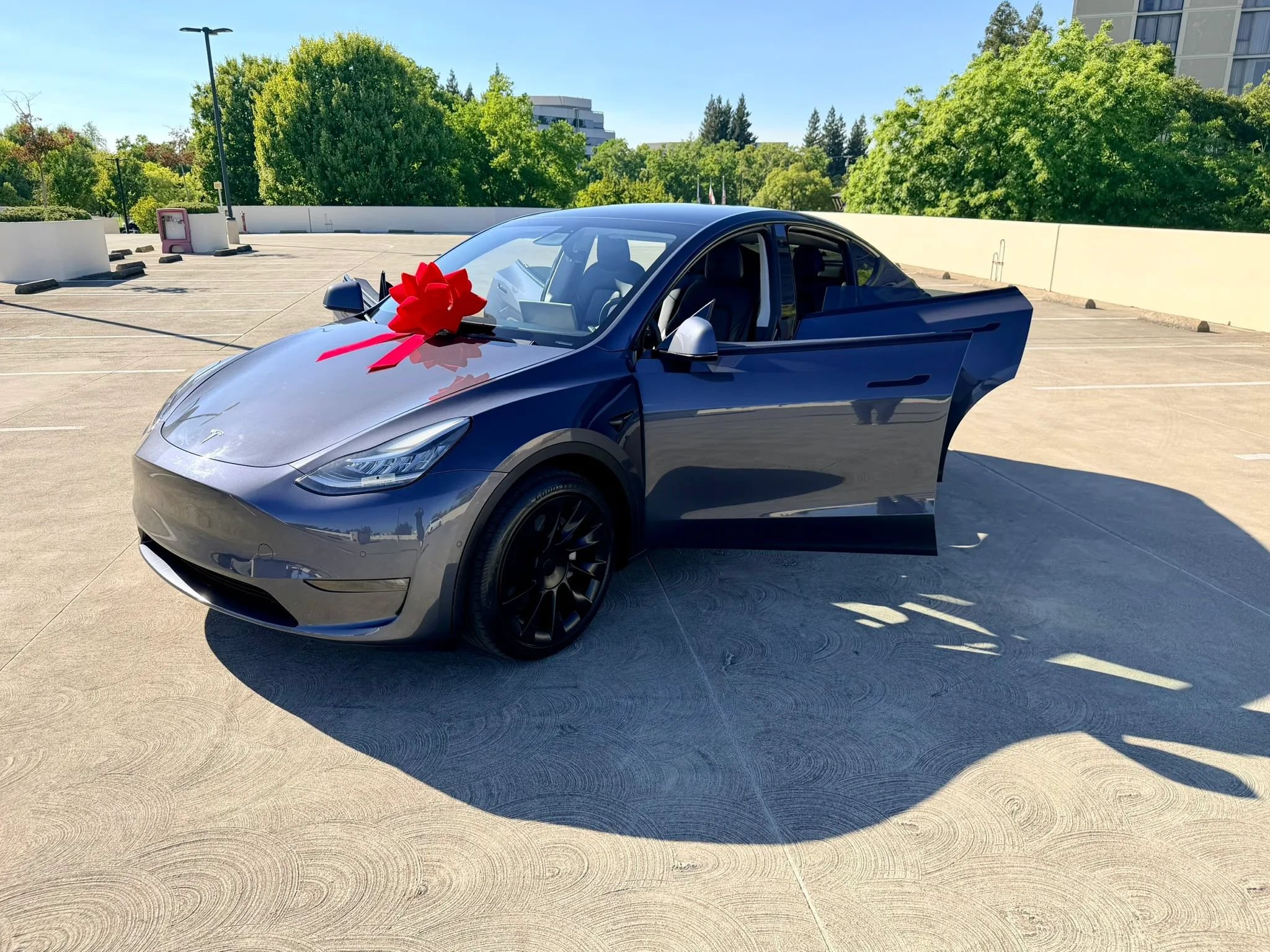 Used 2022 Tesla Model Y Long Range AWD/4WD image 41