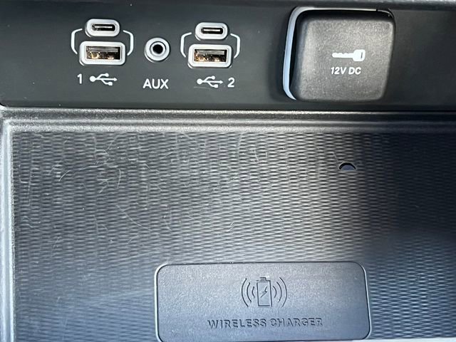 Used 2023 Jeep Grand Cherokee L Laredo image 29