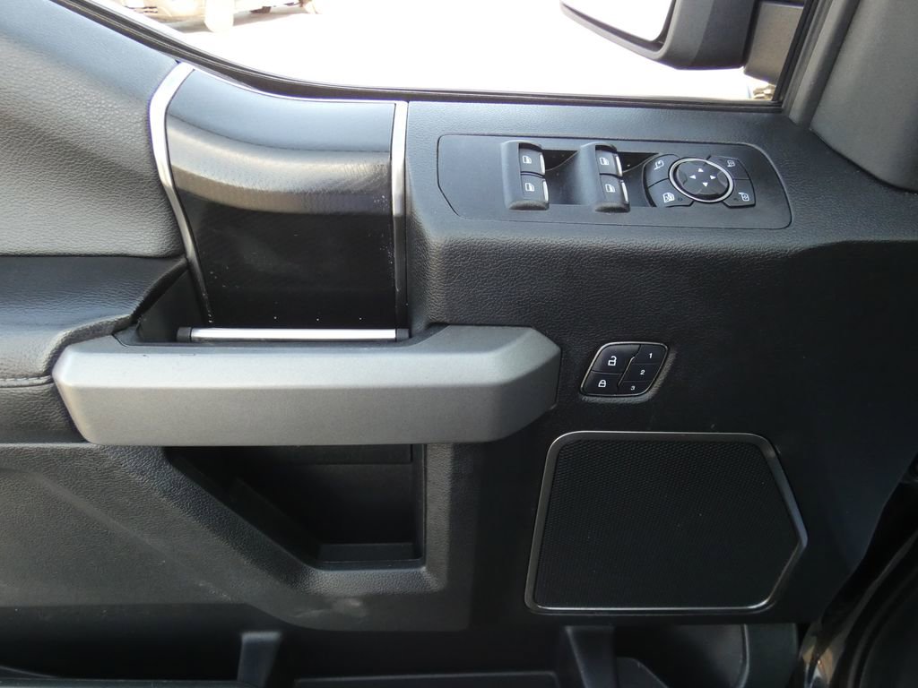 Used 2018 Ford F150 Raptor w/ Equipment Group 802A Luxury image 16