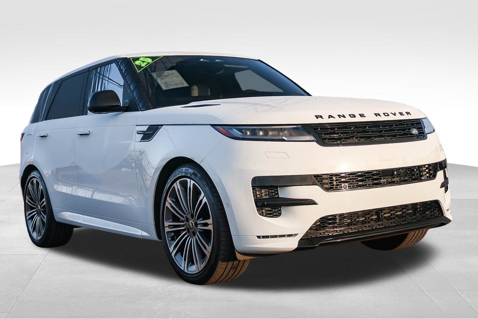 Used 2025 Land Rover Range Rover Sport Dynamic SE image 3