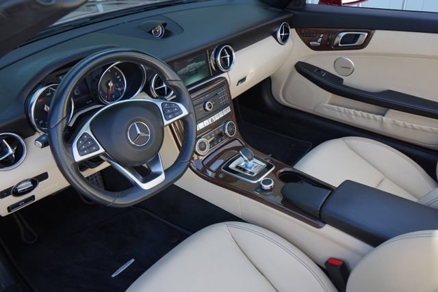 Used 2020 Mercedes-Benz SLC 300 image 33