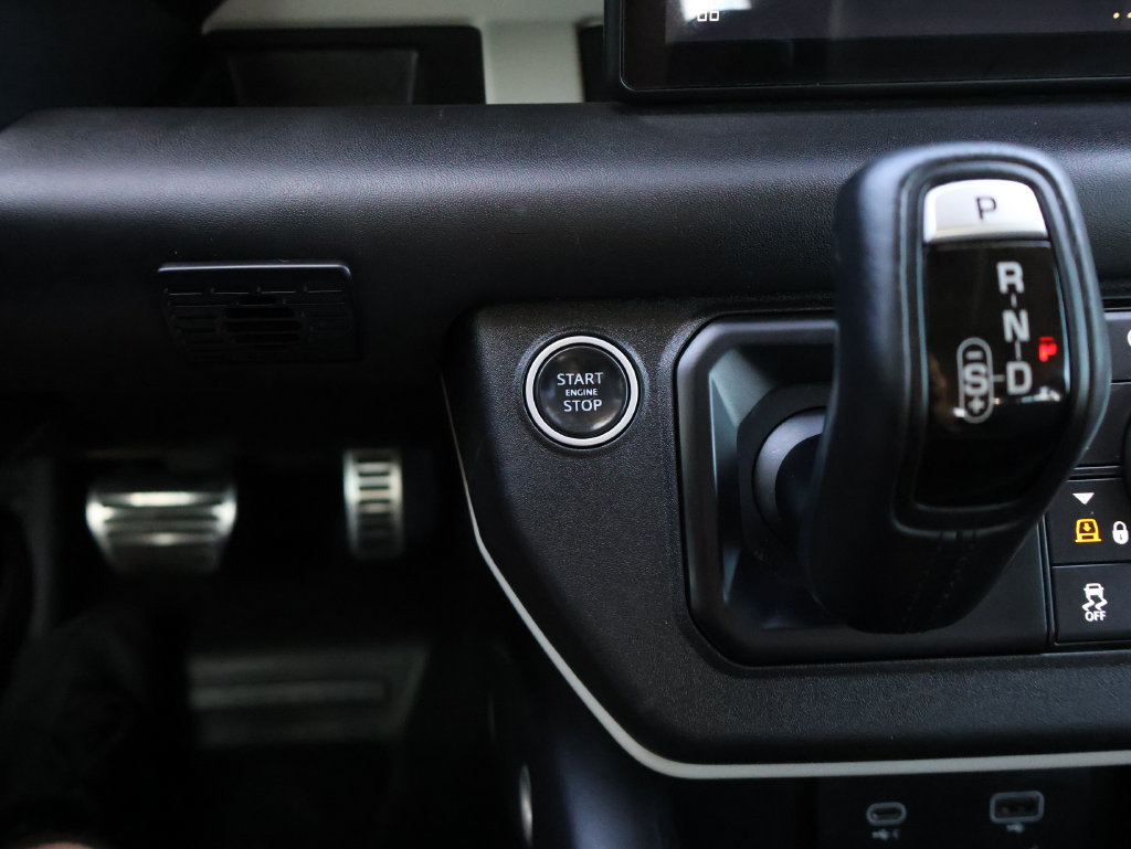Used 2020 Land Rover Defender 110 HSE AWD/4WD image 26