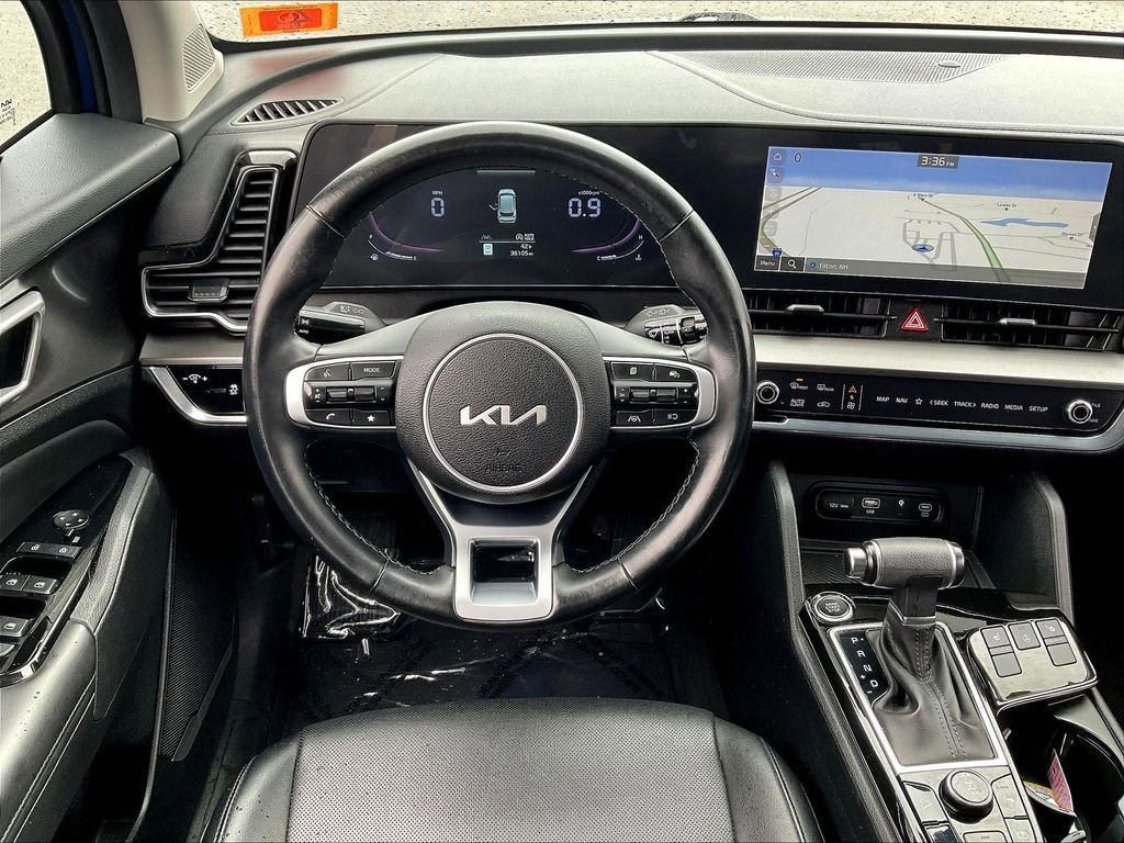 Used 2023 Kia Sportage EX AWD/4WD image 16