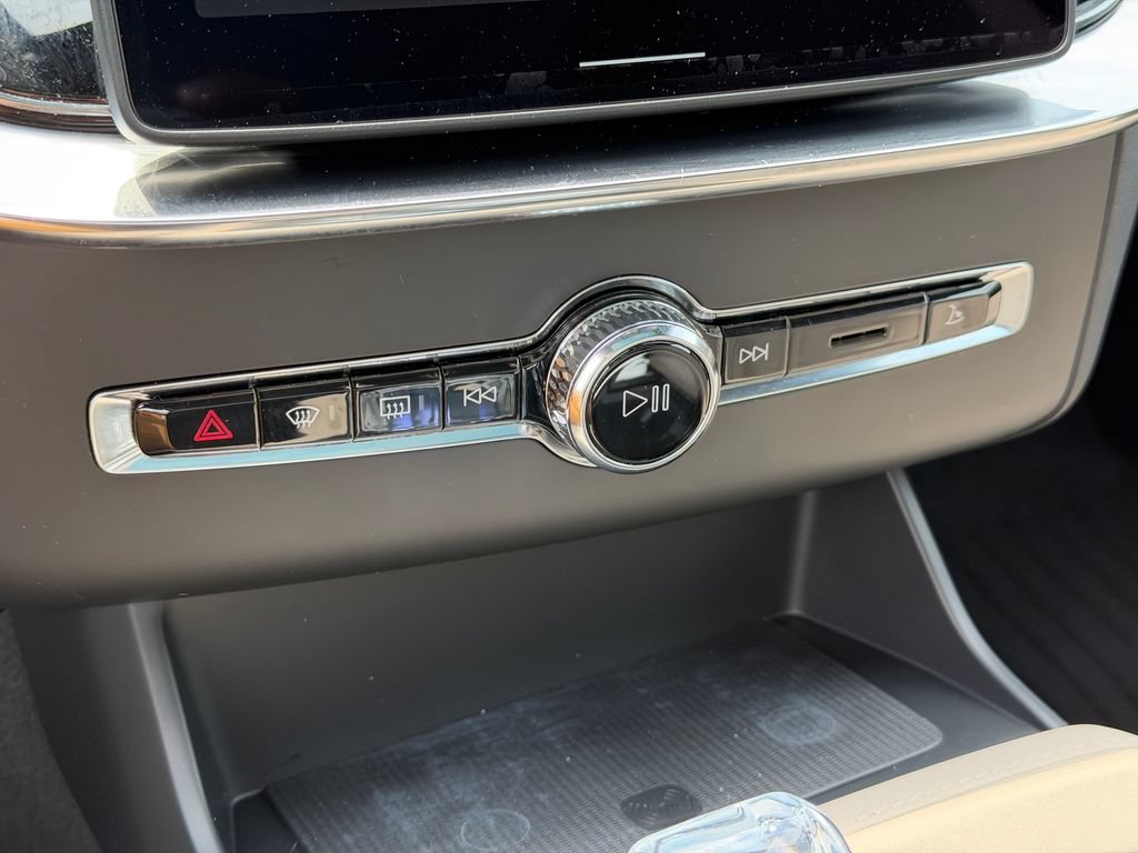 New 2026 Volvo XC90 B6 Plus w/ Protection Package Premier AWD/4WD image 27