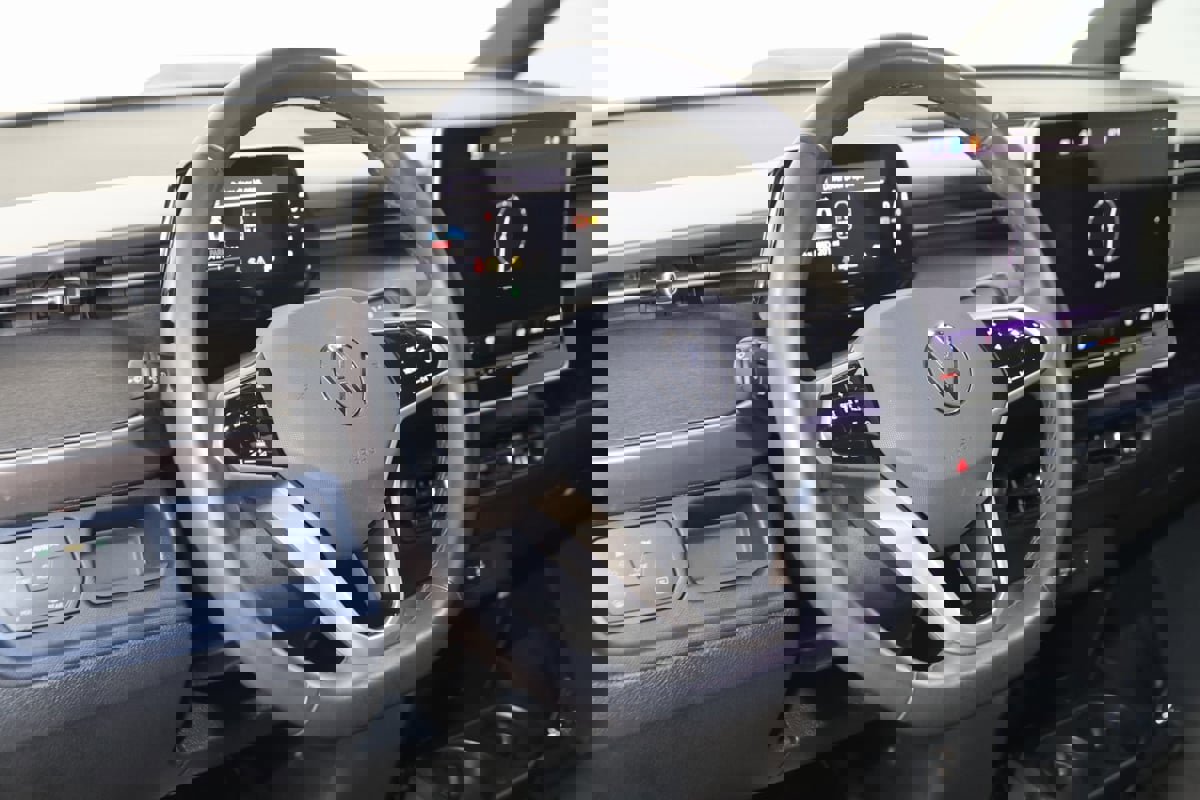 Used 2025 Volkswagen ID. Buzz Pro S image 6