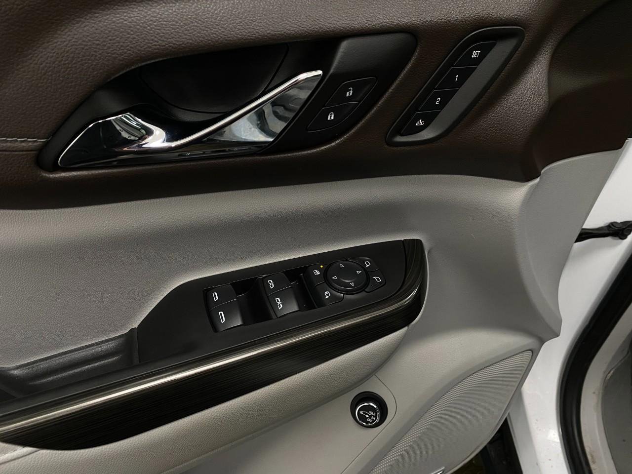 Used 2023 GMC Acadia SLT w/ Preferred Package image 31