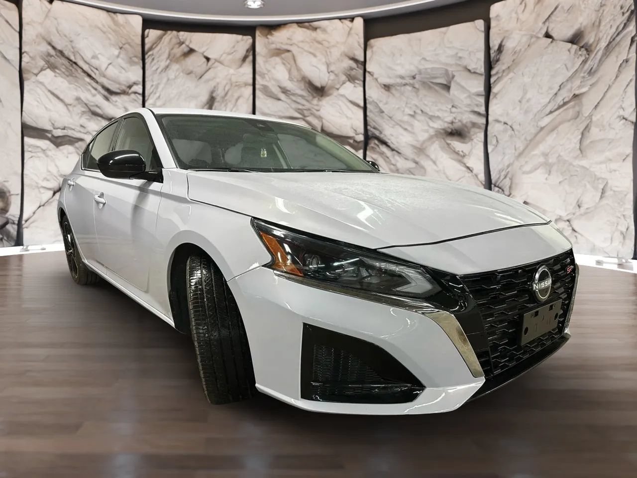 Used 2024 Nissan Altima 2.5 SR FWD image 7