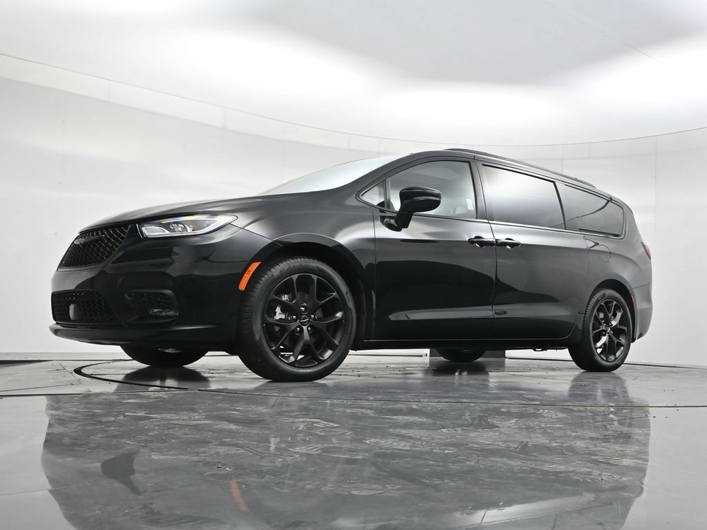 Used 2025 Chrysler Pacifica Limited FWD image 40