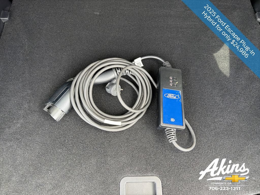 Used 2025 Ford Escape SE FWD image 8