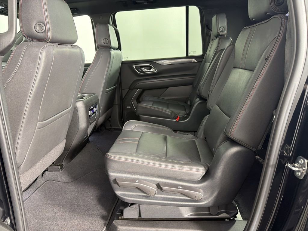 Used 2023 Chevrolet Suburban RST w/ Luxury Package image 15